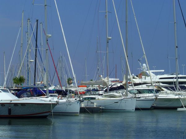 puerto deportivo
Palabras clave: barco,puerto,velero,lancha