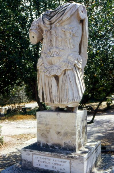 Estatua de Adriano. ígora griego de Atenas. Grecia.
Palabras clave: Estatua de Adriano. ígora griego de Atenas. Grecia.