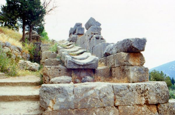 Santuario de Delfos. Monte Parnaso. Fócida. Grecia Central.
Palabras clave: Santuario de Delfos. Monte Parnaso. Fócida. Grecia Central.