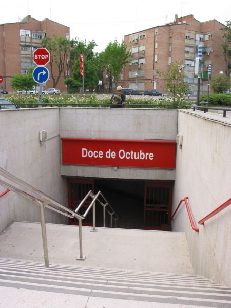Acceso Renfe Cercanías. Estación 12 de octubre. Madrid.
Palabras clave: Acceso Renfe Cercanías. Estación 12 de octubre. Madrid.