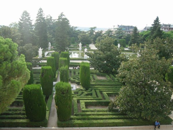 Madrid. Jardines de Sabatini, junto al Palacio Real.
Palabras clave: Madrid. Jardines de Sabatini, junto al Palacio Real.