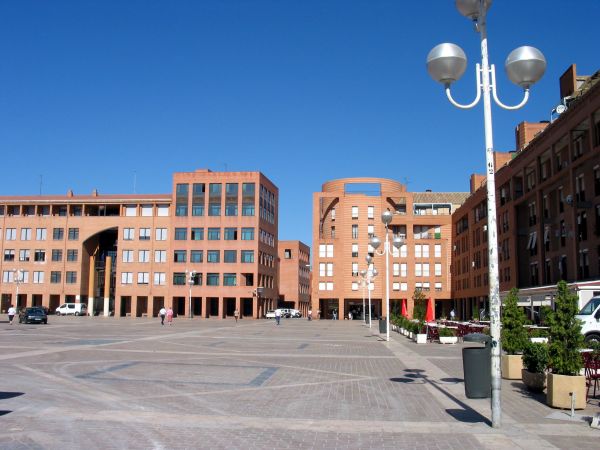 Plaza de la Remonta. Distrito de Tetuán. Madrid.
Palabras clave: Plaza de la Remonta. Distrito de Tetuán. Madrid.