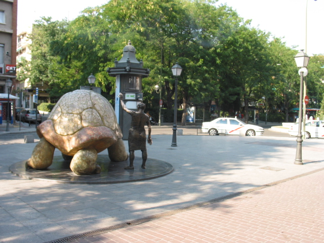 Plaza Mayor del Distrito de Villaverde (Madrid).
Palabras clave: Plaza Mayor del Distrito de Villaverde (Madrid).