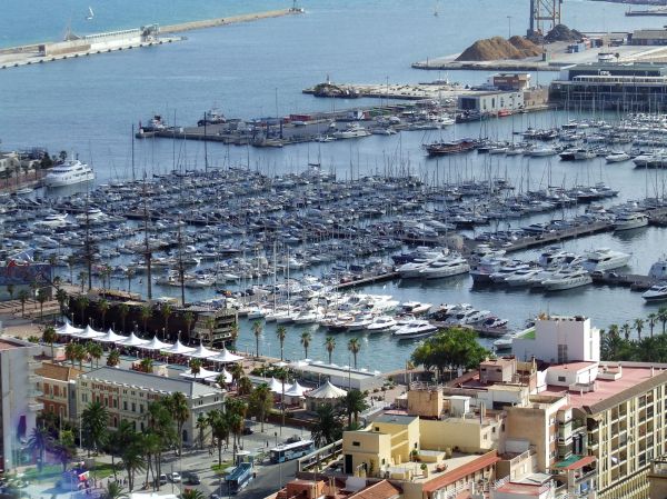 puerto deportivo
Alicante
Palabras clave: puerto,barcos