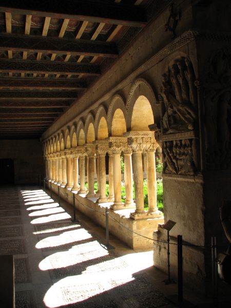Monasterio de Santo Domingo de Silos (Burgos). Claustro.
Palabras clave: Monasterio de Santo Domingo de Silos (Burgos). Claustro.