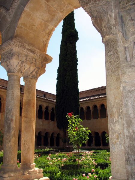 Monasterio de Santo Domingo de Silos (Burgos). Claustro. 
Palabras clave: Monasterio de Santo Domingo de Silos (Burgos). Claustro