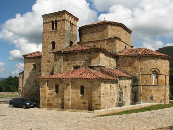 Colegiata de Castañeda, Vargas (Cantabria)
