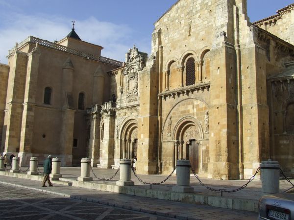 San Isidoro
Basílica de San Isidoro. León.
Palabras clave: Basílica de San Isidoro. León.