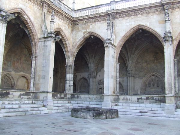 Claustro de la Catedral de León. León.
Palabras clave: Claustro de la Catedral de León. León.