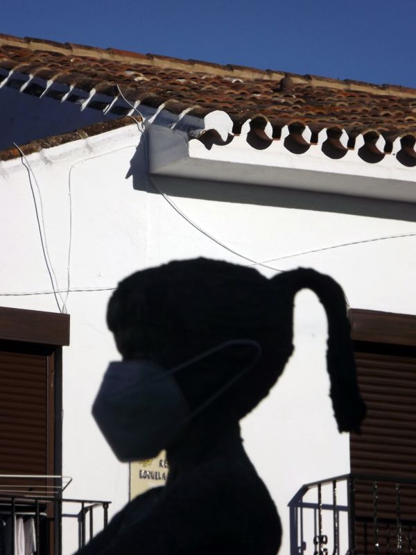 Mascarilla
Palabras clave: Benalmádena,Andalucía,niña,estatua,fuente