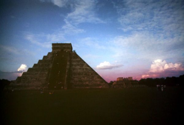 Piramide de KuKulkan
Chichen Itza
Palabras clave: Méjico,Mexico,yucatán,maya