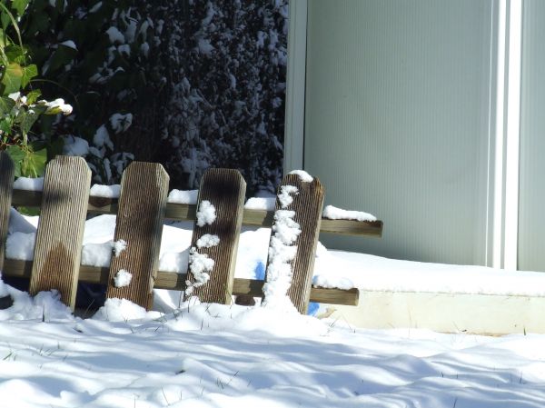 valla de madera con nieve
Palabras clave: nieve,valla,madera
