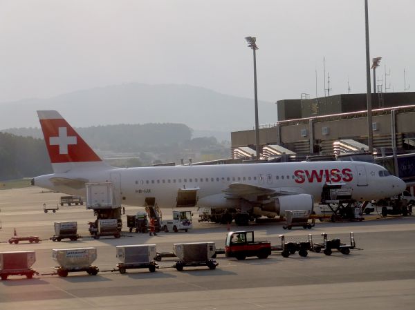 Avión Swiss
Lineas aéreas suizas
Palabras clave: avión,volar,aeropuerto