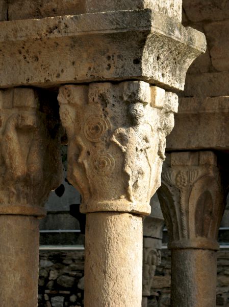 Claustro de Sant Domenech
Detalle capiteles. Claustro románico de Sant Domenech. Perelada. Girona.
Palabras clave: Detalle,capitel,Claustro,románico,Sant Domenech,Perelada,Girona