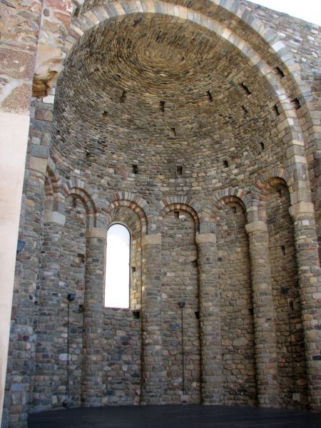 Iglesia del monasterio de Santa Maria de Roses, Ciudadela de Roses. Girona.
