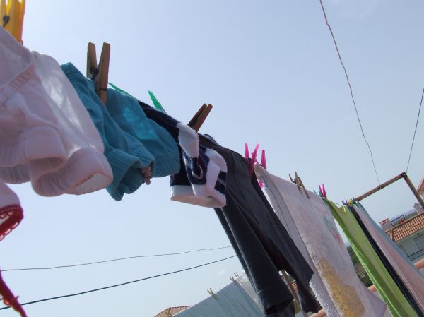 ropa tendida
Palabras clave: ropa,cuerdas,pinzas,tendedero
