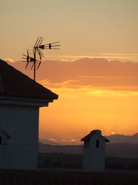 atardecer
La Mata (alicante)
Palabras clave: contraluz,tejado,chimenea