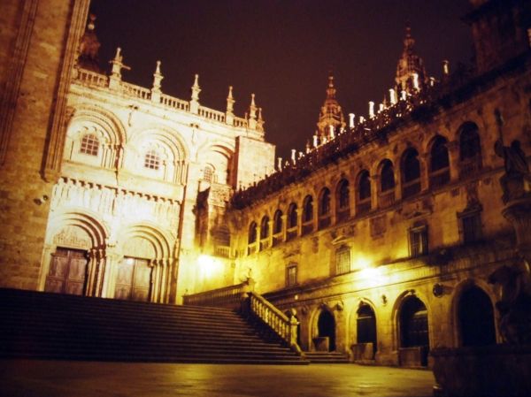 Santiago de Compostela
Plaza de las Platerías. Vista nocturna. Santiago de Compostela (A Coruña)
Palabras clave: Santiago, noche, galicia plaza platerias