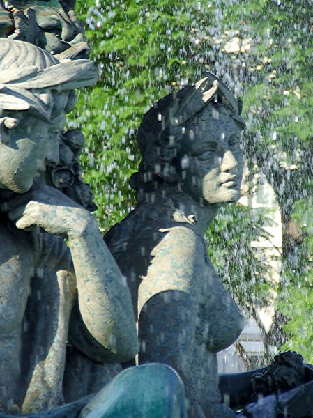 fuente frente al teatro Nacional
Palabras clave: Portugal,fuente,agua,estauta