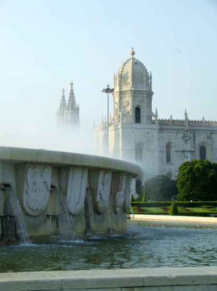 Jardines frente al Monasterio de los Jerónimos
Palabras clave: Portugal,Belem