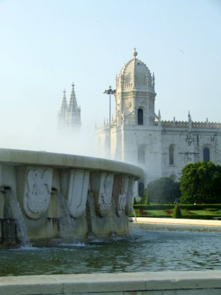 Jardines frente al Monasterio de los Jerónimos
Palabras clave: Portugal,Belem