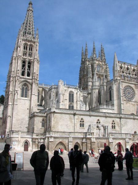 Catedral Burgos 7548
Catedral de Burgos. Fachada meridional desde la Plaza de San Fernando. Arriba cúpula del crucero.
Palabras clave: catedral,burgos,gotico