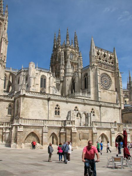 Catedral Burgos 7550
Catedral de Burgos. Fachada meridional desde la Plaza de San Fernando. Arriba cúpula del crucero.
Palabras clave: catedral,burgos,gotico,fachada,sarmental,san fernando