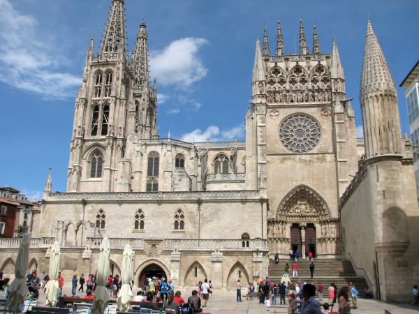 Catedral Burgos 7552
Catedral de Burgos. Fachada del Sarmental desde la Plaza de San Fernando.
Palabras clave: catedral,burgos,gotico,fachada,sarmental,san fernando