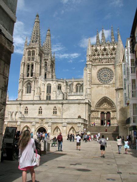 Catedral Burgos 7552
Catedral de Burgos. Fachada del Sarmental desde la Plaza de San Fernando.
Palabras clave: catedral,burgos,gotico,fachada,sarmental,san fernando