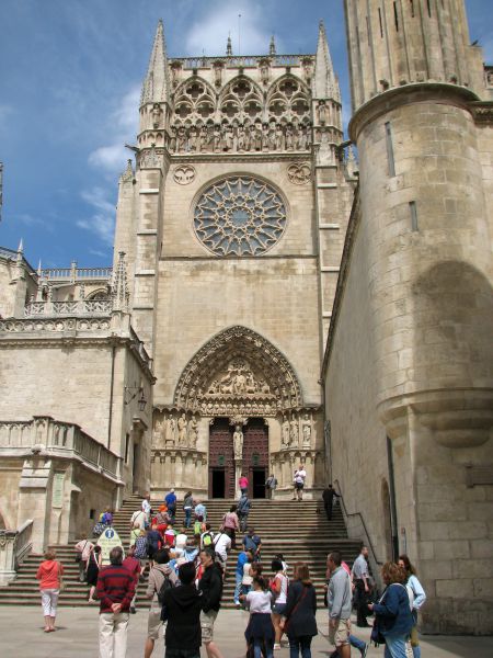 Catedral Burgos 7553
Catedral de Burgos. Fachada del Sarmental.
Palabras clave: catedral,burgos,puerta,timpano,sarmental,gotico,fachada