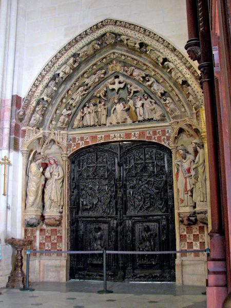 Catedral Burgos 7572
Catedral de Burgos. Puerta del Claustro Alto (s. XIII).
Palabras clave: catedral,burgos,gotico,policromada,imagen,puerta,claustro