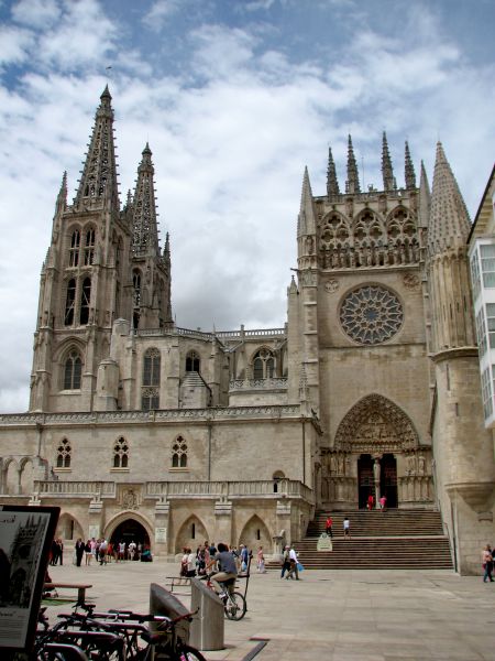 Burgos 7608
Catedral de Burgos desde la Plaza del Rey San Fernando. Puerta del Sacramental.
Palabras clave: catedral,Burgos,gotico