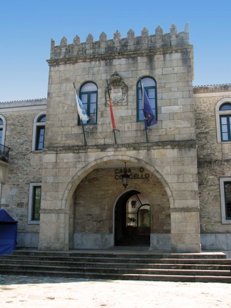 Ayuntamiento de Noia (A Coruña). Rias Baixas.
Palabras clave: ayuntamiento Noia (A Coruña). Rias Baixas.
