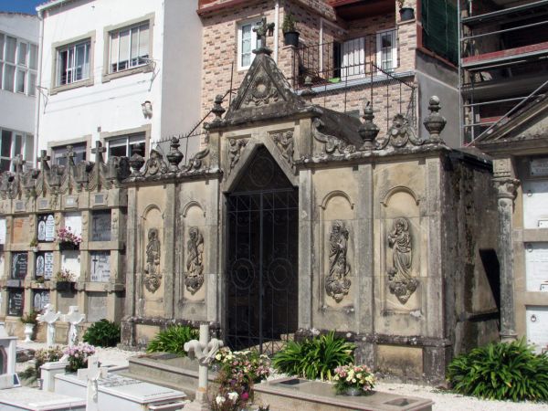 Cementerio. Iglesia de Santa María a Nova. Noia (A Coruña). Rias Baixas.
Palabras clave: Cementerio. Iglesia de Santa María a Nova. Noia (A Coruña). Rias Baixas.