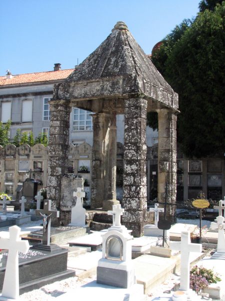 Cementerio. Iglesia de Santa María a Nova. Noia (A Coruña). Rias Baixas.
Palabras clave: Cementerio. Iglesia de Santa María a Nova. Noia (A Coruña). Rias Baixas.