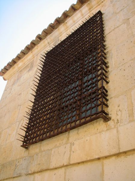Reja en ventana. Iglesia de Santa María de Mediavilla. Medina de Rioseco (Valladolid). 
Palabras clave: Reja en ventana