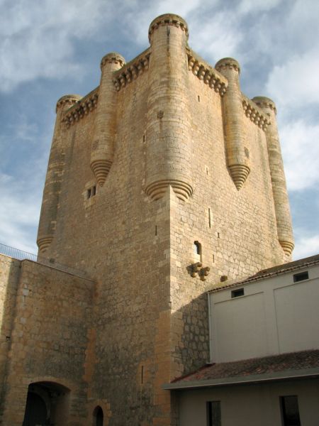 Castillo de los Comuneros. Torrelobatón (Valladolid).
Palabras clave: Castillo de los Comuneros. Torrelobatón (Valladolid).