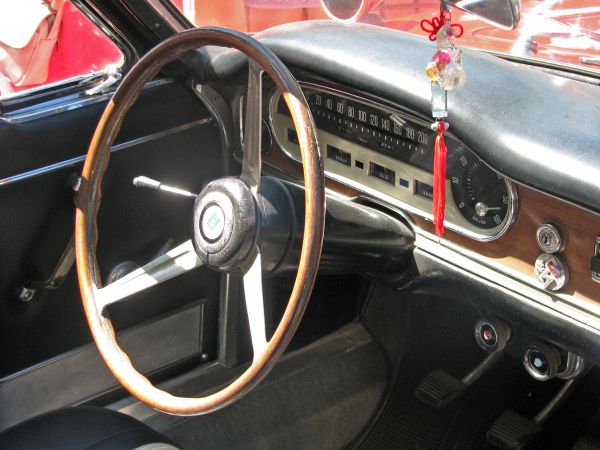 Lancia clasico
 Coche lancia clasico descapotable. Detalle del volante y salpicadero.
Palabras clave: Coche,lancia,clasico,descapotable,Detalle,volante,salpicadero