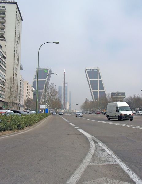 Paseo de la Castellana. Al fondo la Plaza de Castilla. Madrid.
Palabras clave: Paseo de la Castellana. Al fondo la Plaza de Castilla. Madrid.