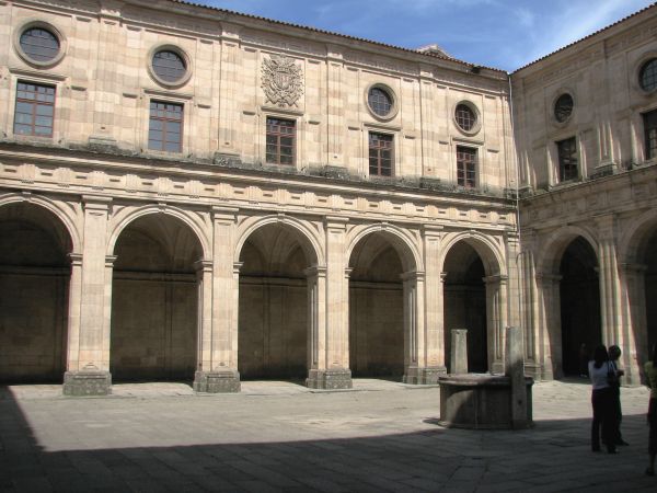 Colegio Nuestra Señora de la Antigua. Monforte de Lemos (Lugo).
Palabras clave: claustro Colegio Nuestra Señora de la Antigua. Monforte de Lemos (Lugo).
