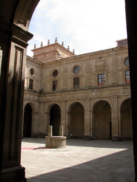 Claustro. Colegio Nuestra Señora de la Antigua. Monforte de Lemos (Lugo).
Palabras clave: claustro Colegio Nuestra Señora de la Antigua. Monforte de Lemos (Lugo).