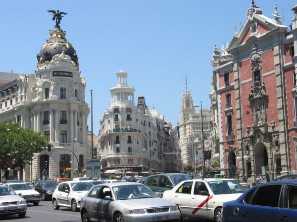 Calle Alcalá esquina con calle Gran Vía. De izquierda a derecha, edificios Metrópolis y Piaget e Iglesia de San José.
Palabras clave: Calle Alcalá esquina con calle Gran Vía. De izquierda a derecha, edificios Metrópolis y Piaget e Iglesia de San José.