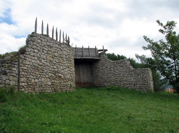 Poblado celta. Cabezón de la Sal (Cantabria).
Palabras clave: Poblado celta. Cabezón de la Sal (Cantabria). muralla