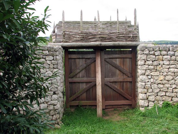 Poblado celta. Cabezón de la Sal (Cantabria).
Palabras clave: Poblado celta. Cabezón de la Sal (Cantabria). puerta muralla