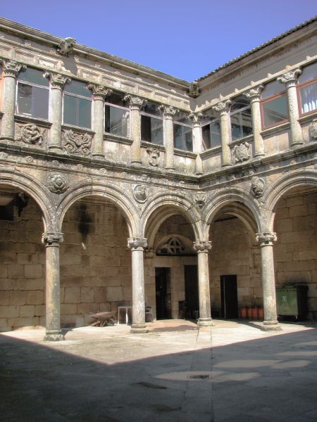 Monasterio de Santa María de Montederramo (Orense).
Palabras clave: Monasterio de Santa María de Montederramo (Orense). ribeira sacra claustro