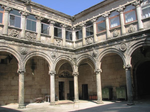 Monasterio de Santa María de Montederramo (Orense).
Palabras clave: Monasterio de Santa María de Montederramo (Orense). ribeira sacra claustro