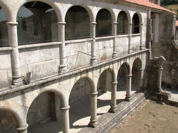Monasterio de Santa María, Xunqueira de Espadanedo (Orense). Reloj de sol.
Palabras clave: Monasterio de Santa María, Xunqueira de Espadanedo (Orense). Reloj de sol. ribeira sacra