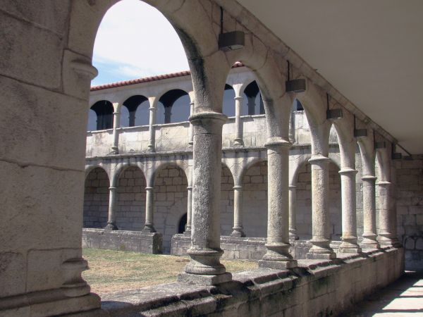 Monasterio de Santa María, Xunqueira de Espadanedo (Orense).
Palabras clave: Monasterio de Santa María, Xunqueira de Espadanedo (Orense). ribeira sacra galicia claustro