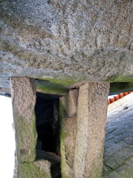 Monasterio de San Pedro de Rocas, Esgos (Lugo). Detalle anclaje del campanario.
Palabras clave: monasterio galicia