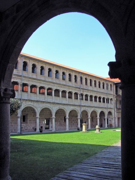 Monasterio de Santo Estevo de Ribas de Sil, Nogueira de Ramuín (Orense).  Claustro.
Palabras clave: Monasterio de Santo Estevo de Ribas de Sil, Nogueira de Ramuín (Orense). ribeira sacra galicia claustro